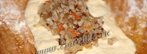 гоголевские жареные пирожки с квашеной капустой и гречкой. Шаг 10