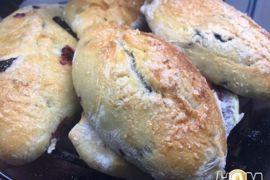 Рецепт пирожков на простокваше с лесными ягодами
