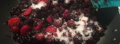 пирожки на простокваше с лесными ягодами. Шаг 3