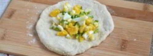 пирожки с луком на кефире. Шаг 10