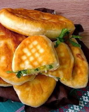 Пирожки с рисом и яйцом жареные