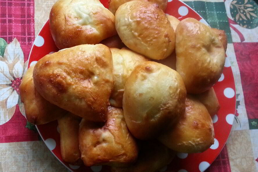 Рецепт пирожков с творогом и изюмом из дрожжевого теста