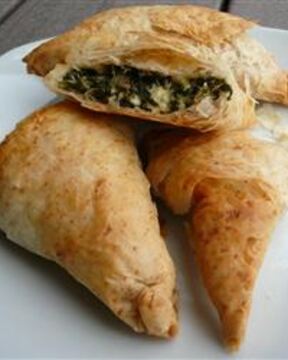 Слоеные пирожки с тунцом, рисом и шпинатом