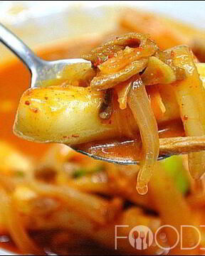 Токпокки — острые рисовые пирожки