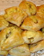 Закусочные пирожки с грибами и сыром