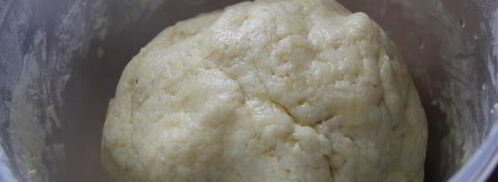 закусочные пирожки с колбасой и сыром. Шаг 2