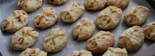 закусочные пирожки с колбасой и сыром. Шаг 9