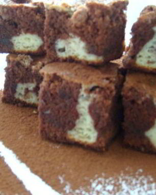 Брауни с грецким орехом и сливочной начинкой