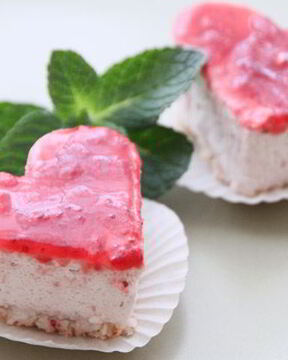 Кокосово-клубничное пирожное