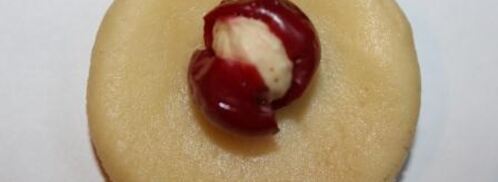 нежное песочное пирожное с вишней и фундуком. Шаг 7