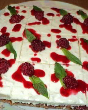 Пирожное Малина на снегу