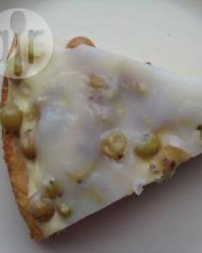 Пирожные с начинкой из суфле и ягодами