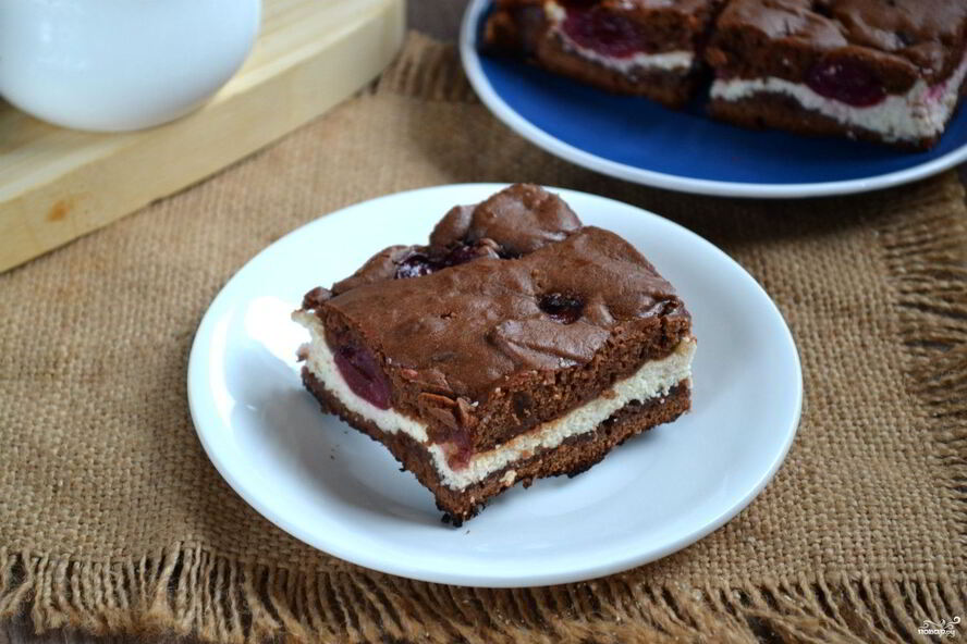 Рецепт шоколадного брауни с вишней