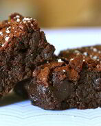 Шоколадные пирожные с солью