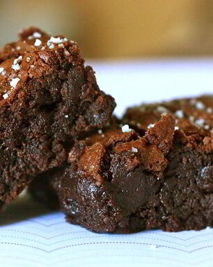 Шоколадные пирожные с солью