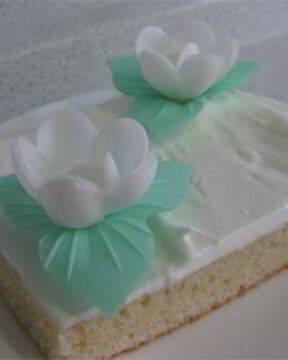 Цветущие пирожные