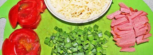 быстрая пицца на кефире без сметаны на сковороде. Шаг 5