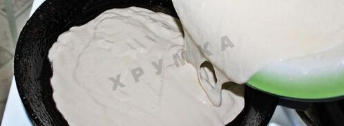 быстрая пицца на кефире без сметаны на сковороде. Шаг 6