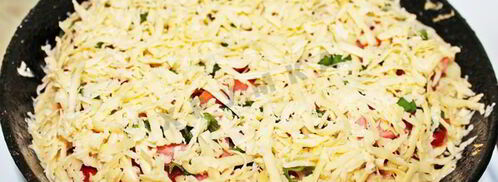 быстрая пицца на кефире без сметаны на сковороде. Шаг 9