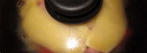 картофельная пицца с колбасой на сковороде. Шаг 7