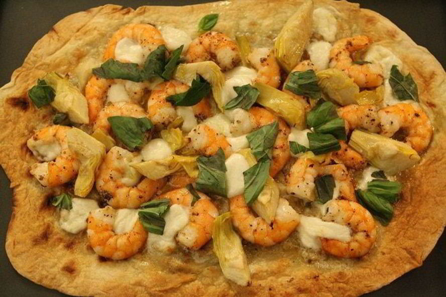 Рецепт пиццы из лаваша с креветками, артишоками и моцареллой