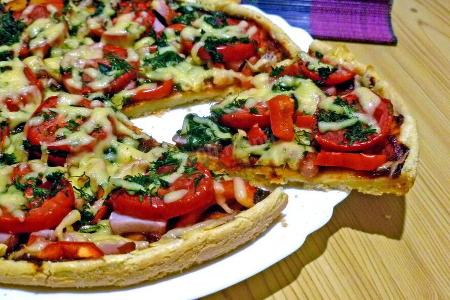 Рецепт пиццы на жидком тесте со свининой, помидорами и перцем