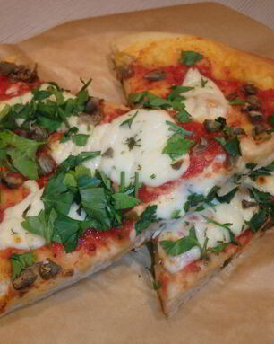 Пицца с домашним сыром