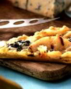 Пицца с голубым сыром и грушей