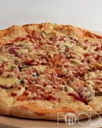 Пицца с колбасой