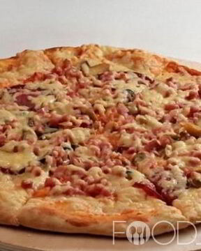 Пицца с колбасой