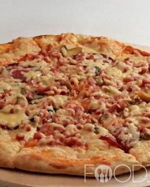 Пицца с колбасой
