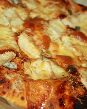 Пицца с курицей и каперсами