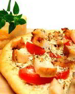 Пицца с овощами и копченым салом