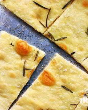 Пицца с розмарином