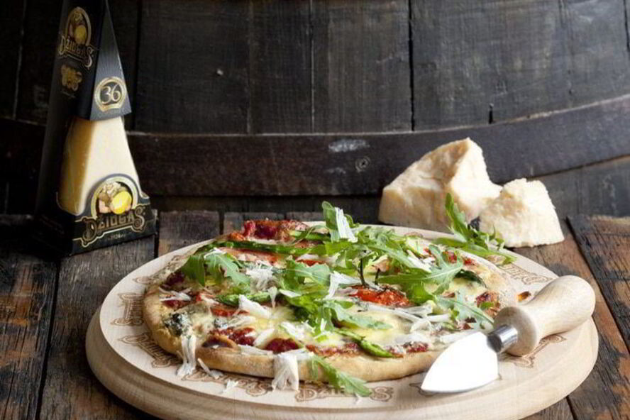 Рецепт пиццы с руколой и сыром джюгас