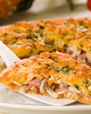 Пицца с ветчиной и ананасом