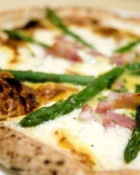 Пицца со спаржей