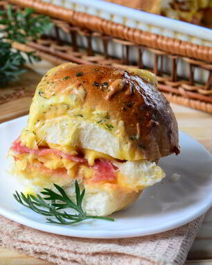 Пицца в мягких булочках