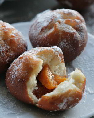 Пончики с абрикосами