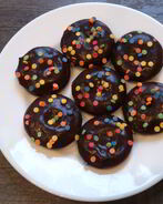 Пончики в шоколадной глазури