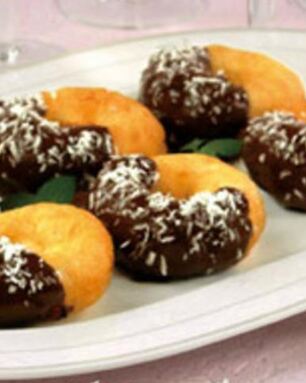 Шоколадно-кокосовые пончики