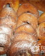 Воздушные пончики на сгущеном молоке