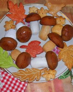 Пряники Белые грибы и фигурное сырное печенье в хрустящей глазури