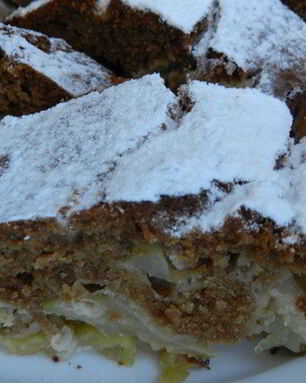 Медовая шарлотка с яблоками