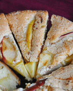 Шарлотка из яблок в духовке