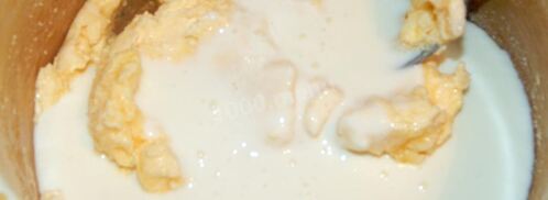 шарлотка на кефире в мультиварке. Шаг 3