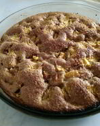 Шарлотка с персиками