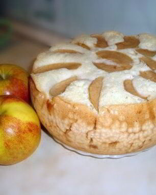 Шарлотка с творогом в мультиварке