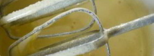 шарлотка с вишней в мультиварке. Шаг 3