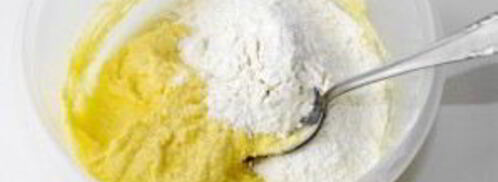 шарлотка с яблоками и безе. Шаг 3